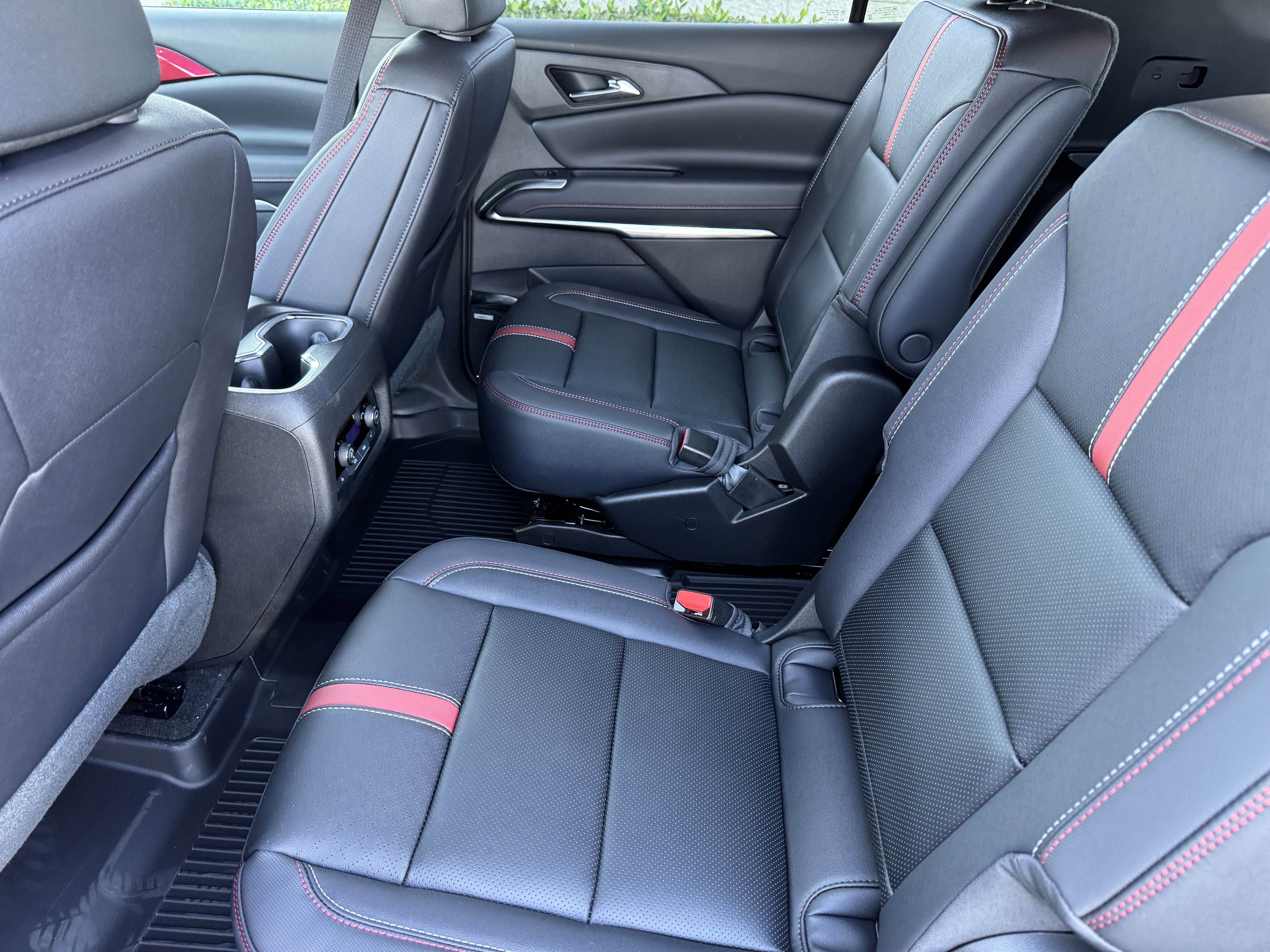 New 2026 Chevrolet Traverse RS w/ LPO, Floor Liner Package AWD/4WD image 15