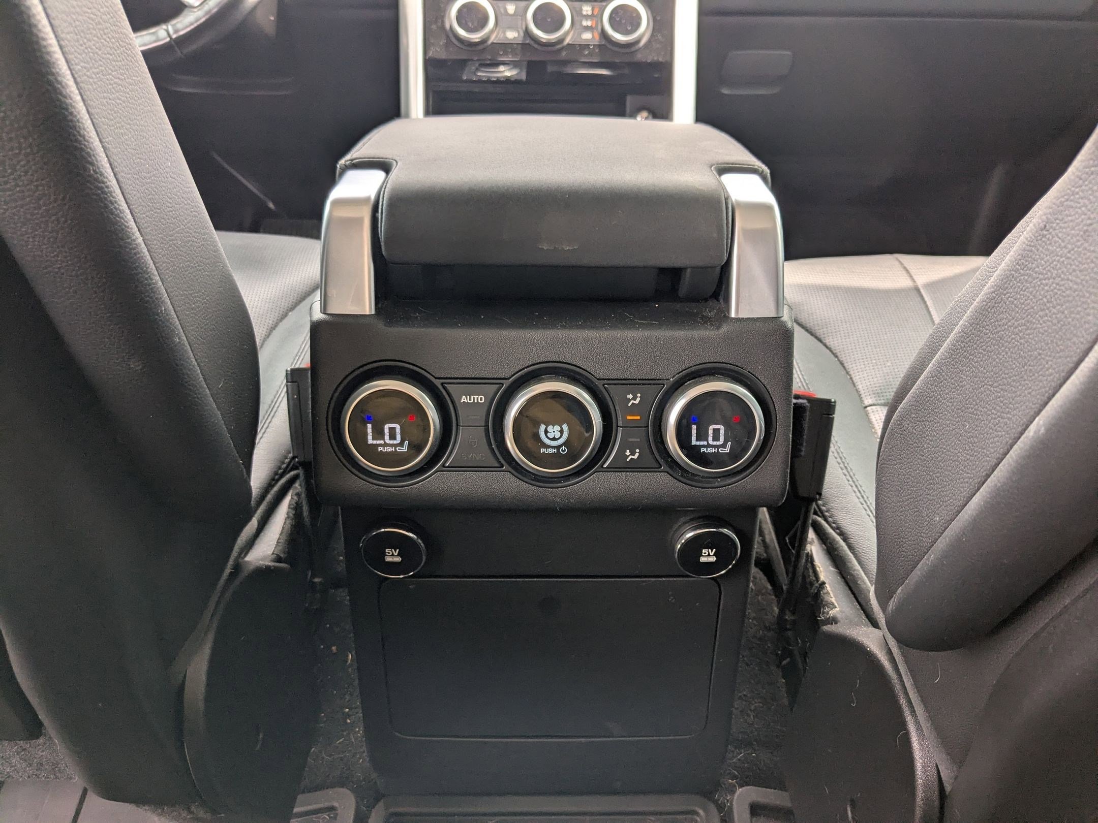 Used 2018 Land Rover Discovery HSE AWD/4WD image 24