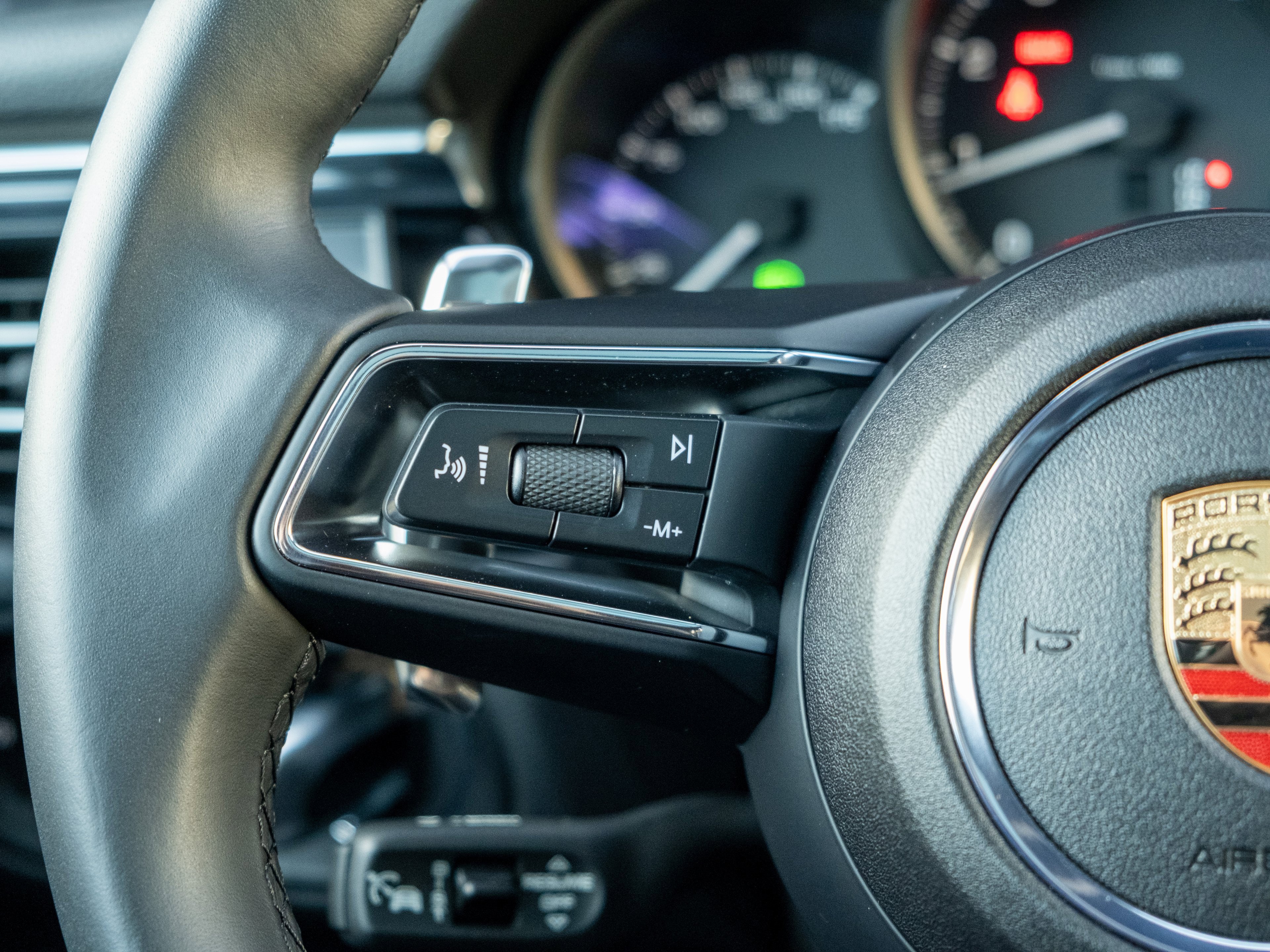 Certified 2025 Porsche Macan image 25