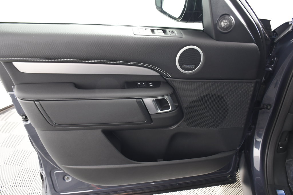 Certified 2026 Land Rover Discovery Dynamic SE AWD/4WD image 14