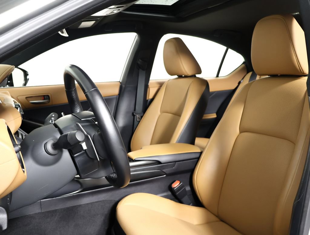 Used 2023 Lexus IS 300 w/ Comfort Package image 7