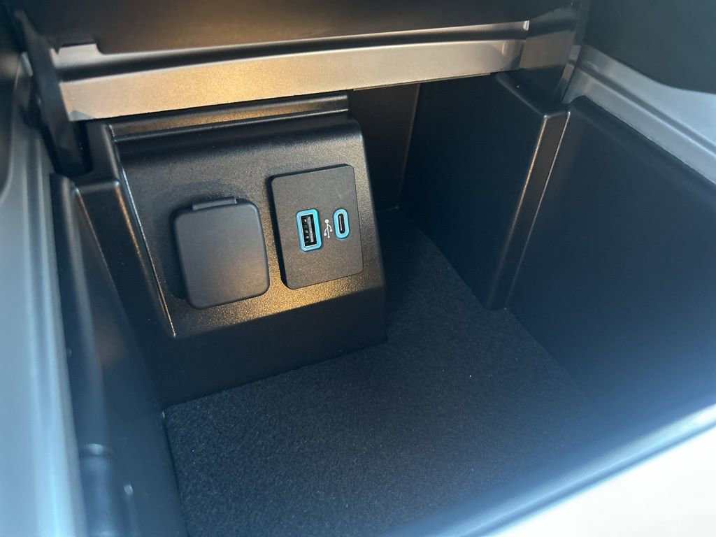 Used 2022 Ford Explorer Platinum w/ Equipment Group 601A image 33