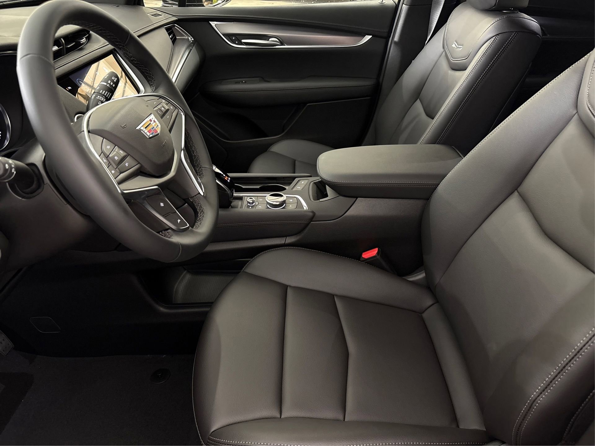 New 2025 Cadillac XT5 Luxury image 9