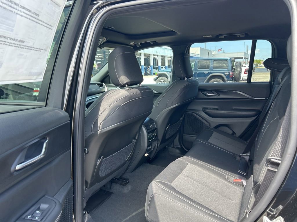 New 2025 Jeep Grand Cherokee Laredo X w/ Luxury Tech Group I image 31