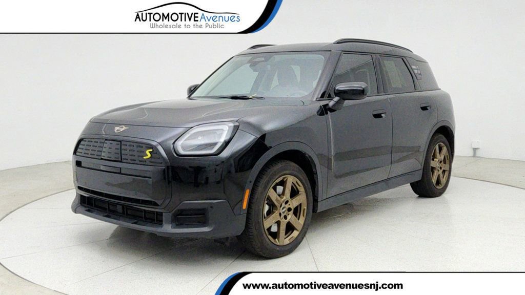 Used 2025 MINI Cooper Countryman SE image 1