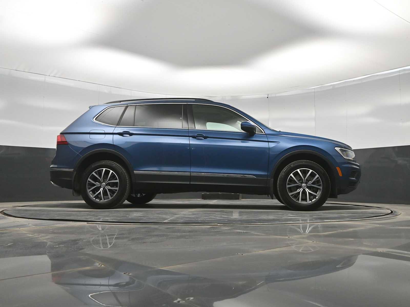 Used 2018 Volkswagen Tiguan SE AWD/4WD image 39