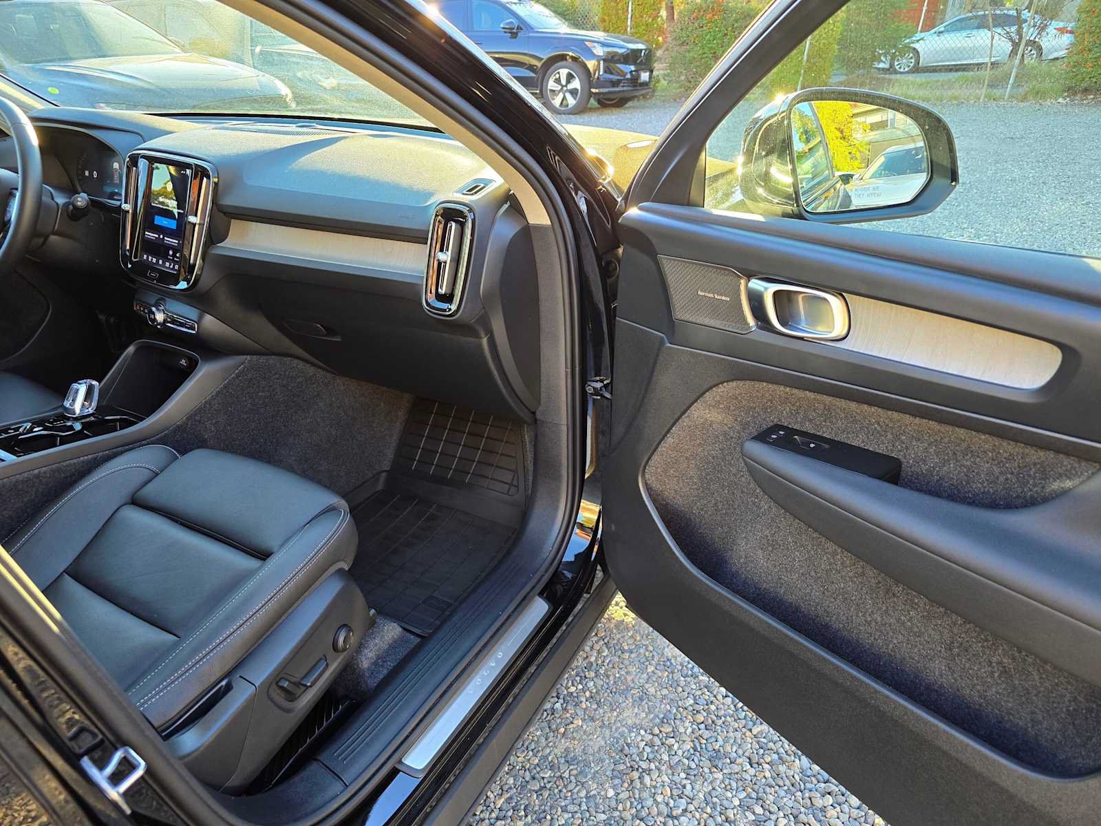 Used 2026 Volvo XC40 B5 Ultra w/ Climate Package AWD/4WD image 10