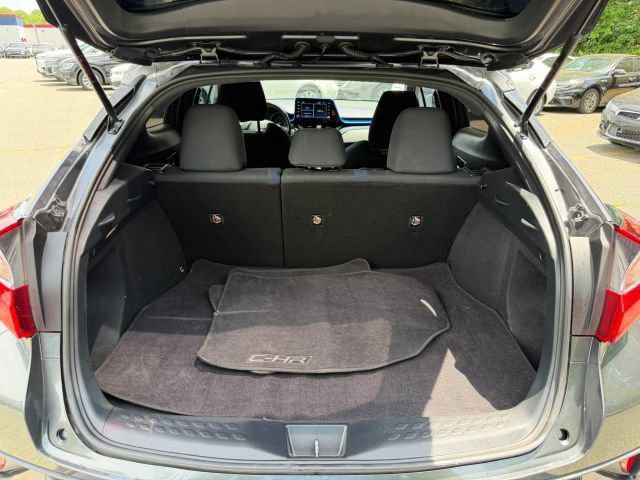 Used 2020 Toyota C-HR XLE FWD image 13