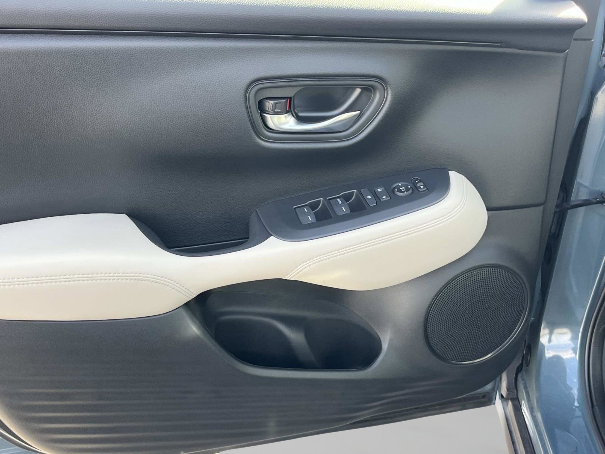 Used 2025 Honda HR-V LX image 33