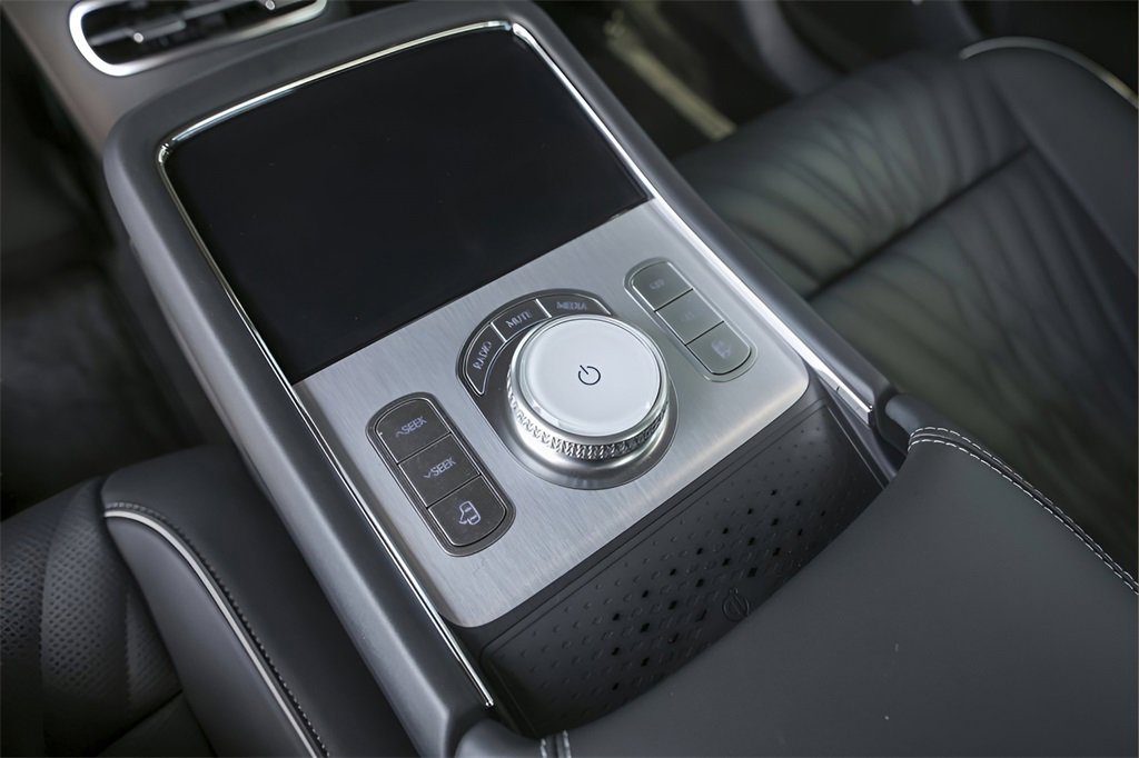 Used 2025 Genesis G90 3.5T image 28