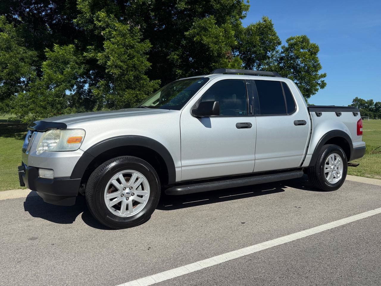 Used 2010 Ford Explorer Sport Trac XLT RWD image 5