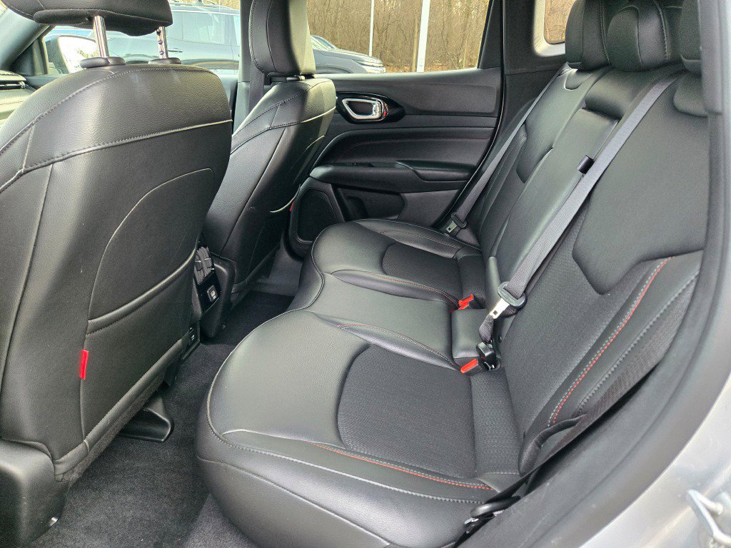 Used 2025 Jeep Compass Trailhawk image 17