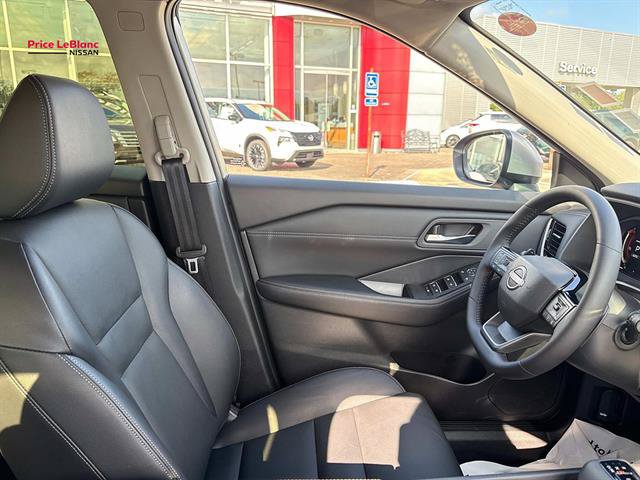 Certified 2025 Nissan Rogue SL AWD/4WD image 9