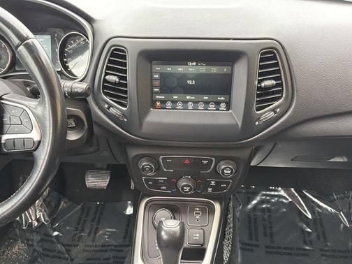 Used 2020 Jeep Compass Latitude AWD/4WD image 10