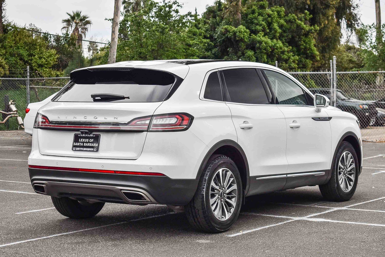 Used 2022 Lincoln Nautilus Reserve w/ Luxury Package image 6