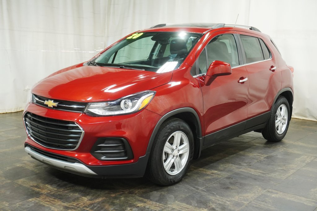 Used 2020 Chevrolet Trax LT w/ Sun & Sound Package FWD image 2