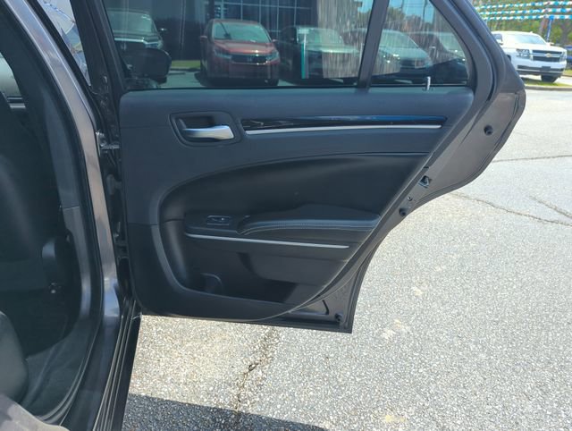 Used 2019 Chrysler 300 S RWD image 28