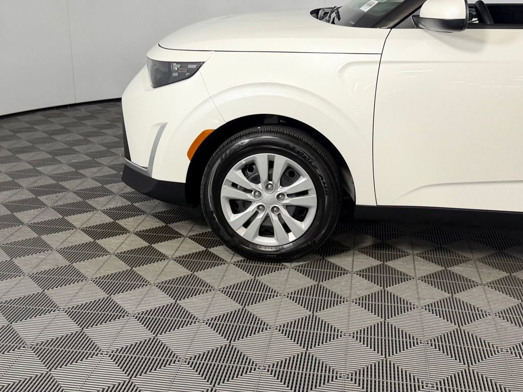 Used 2025 Kia Soul LX FWD image 15