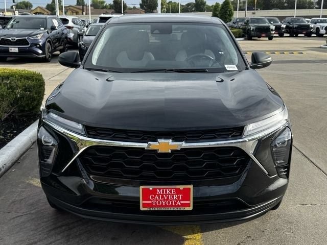 Used 2025 Chevrolet Trax LS FWD image 3