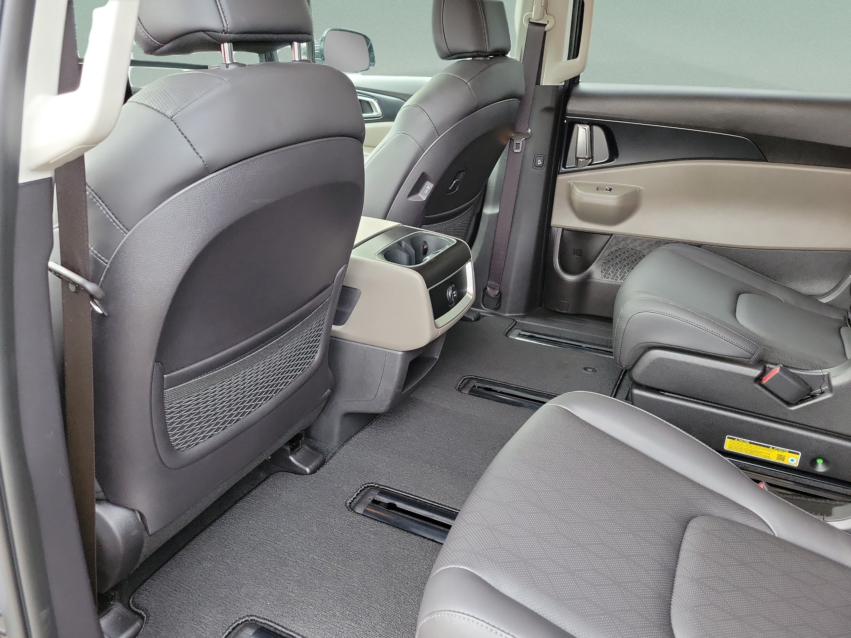 Certified 2026 Kia Carnival FWD image 6