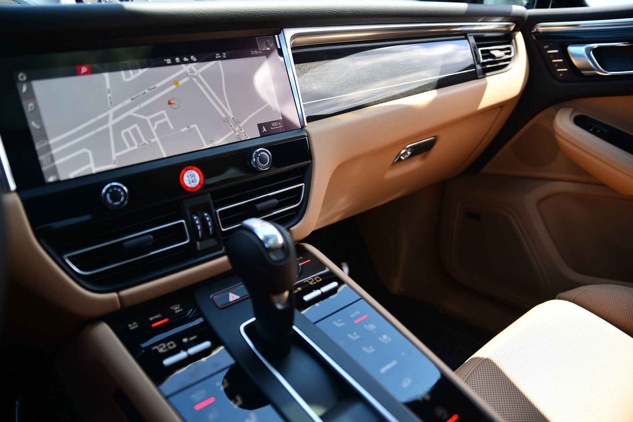 Used 2025 Porsche Macan image 34