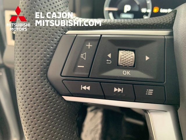 New 2025 Mitsubishi Outlander SE image 21