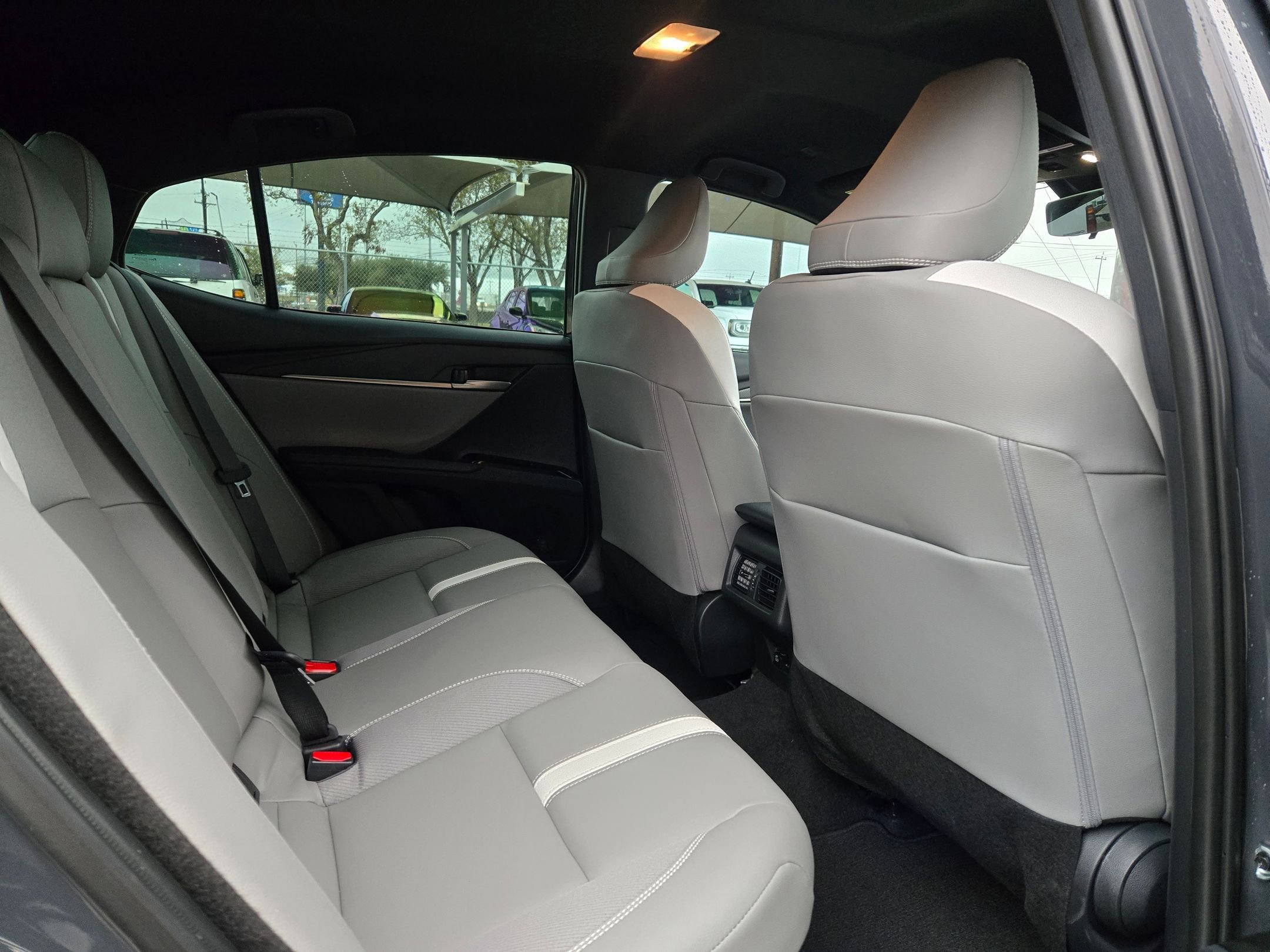 Used 2025 Toyota Camry SE image 28