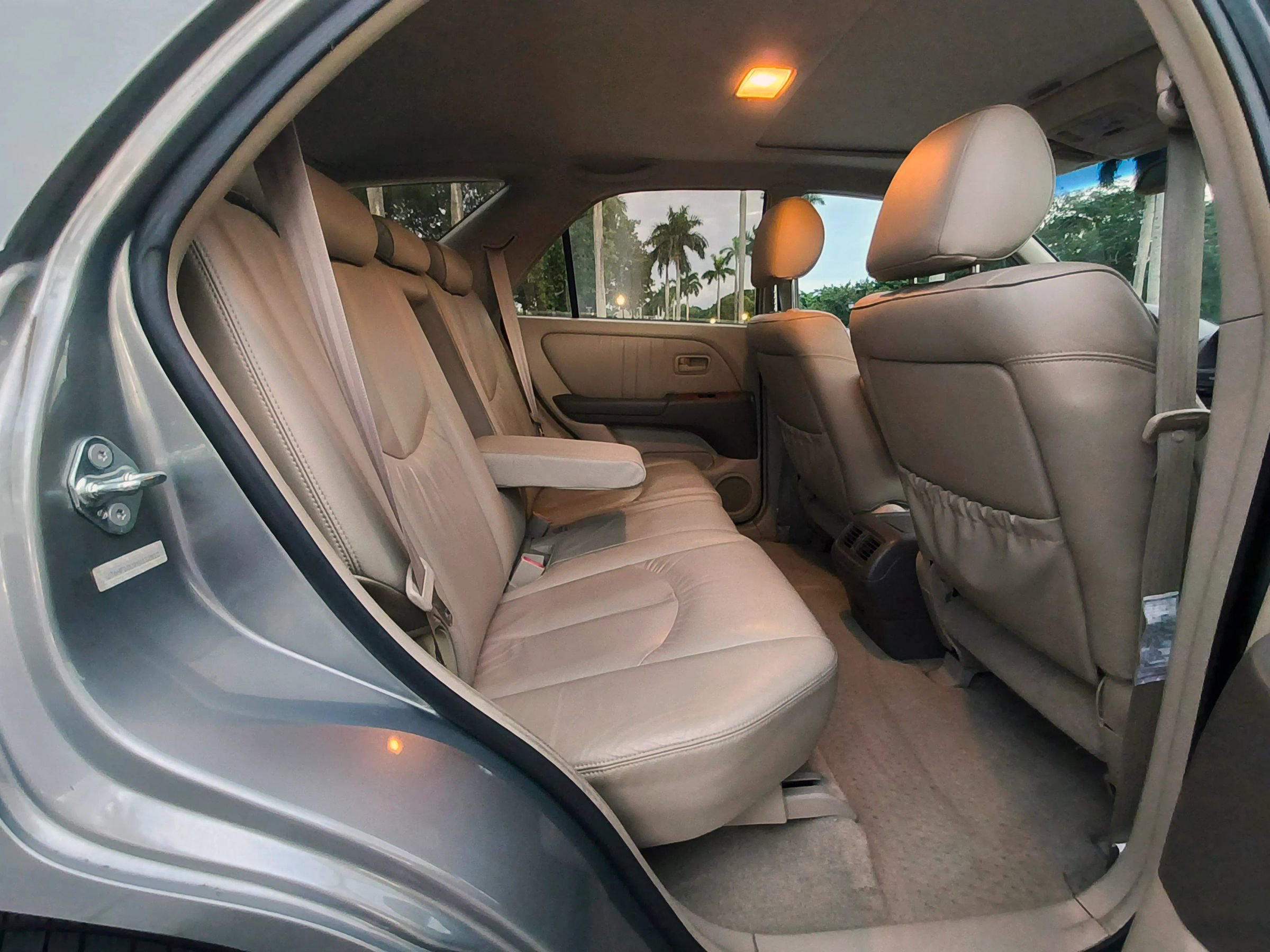 Used 2000 Lexus RX 300 4WD w/ Premium Pkg image 32