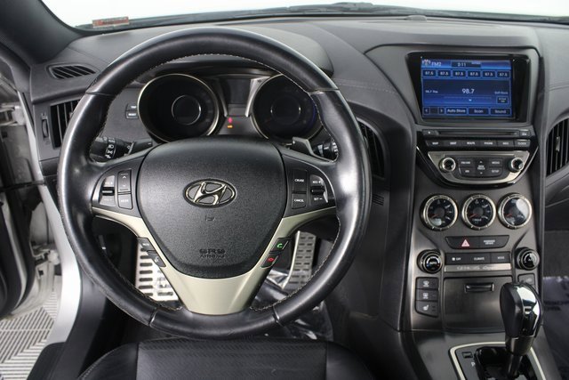 Used 2013 Hyundai Genesis 3.8 image 9