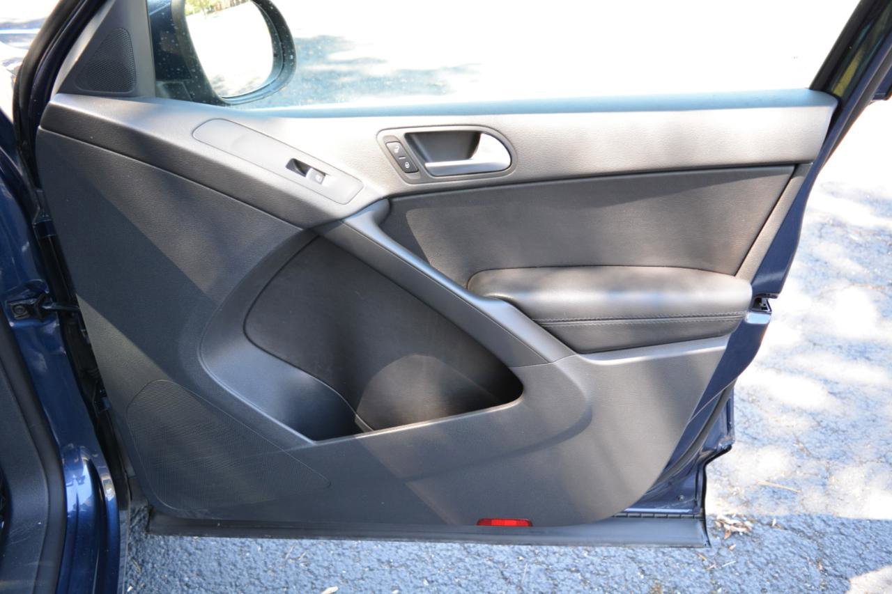 Used 2011 Volkswagen Tiguan S image 16