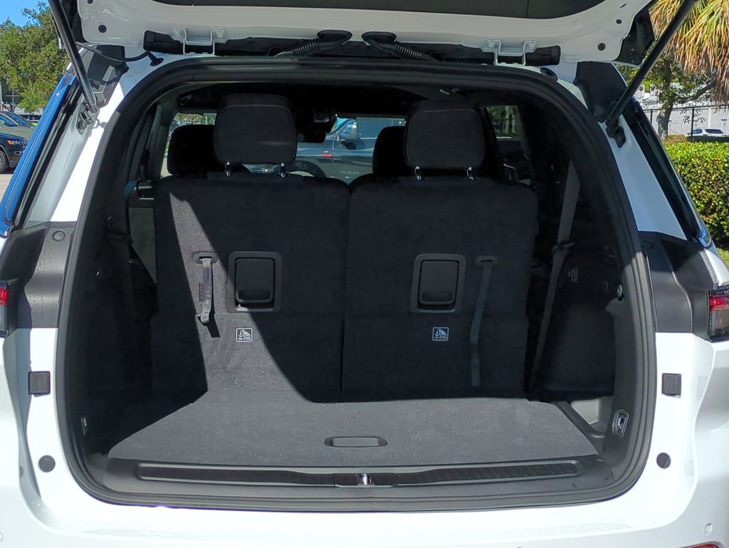 New 2025 Jeep Grand Cherokee L Laredo image 13