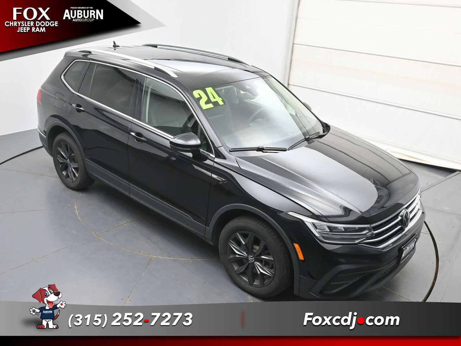 Used 2024 Volkswagen Tiguan SE w/ Panoramic Sunroof Package AWD/4WD image 27