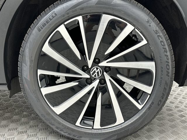 Used 2023 Volkswagen ID.4 Pro S Plus AWD/4WD image 10