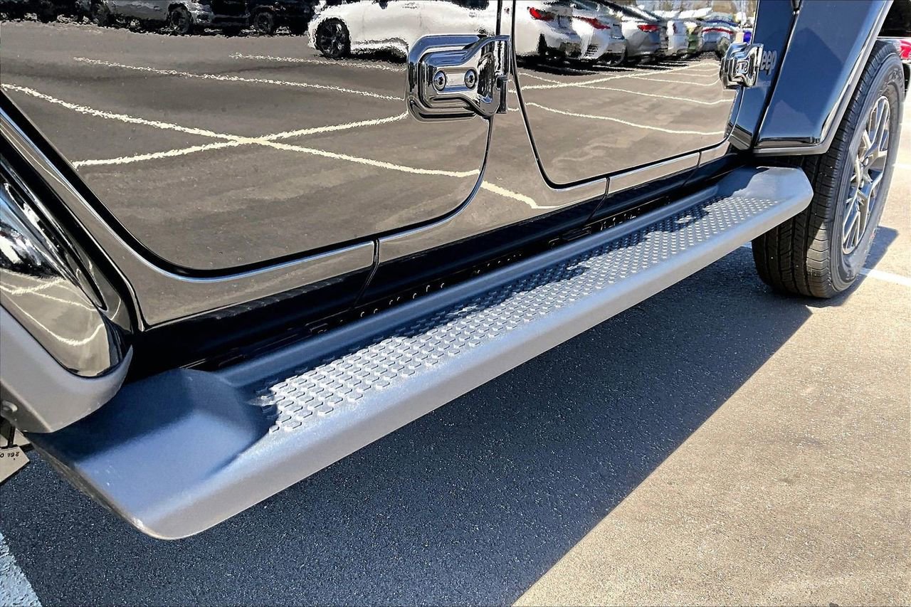 New 2026 Jeep Wrangler Sahara AWD/4WD image 10