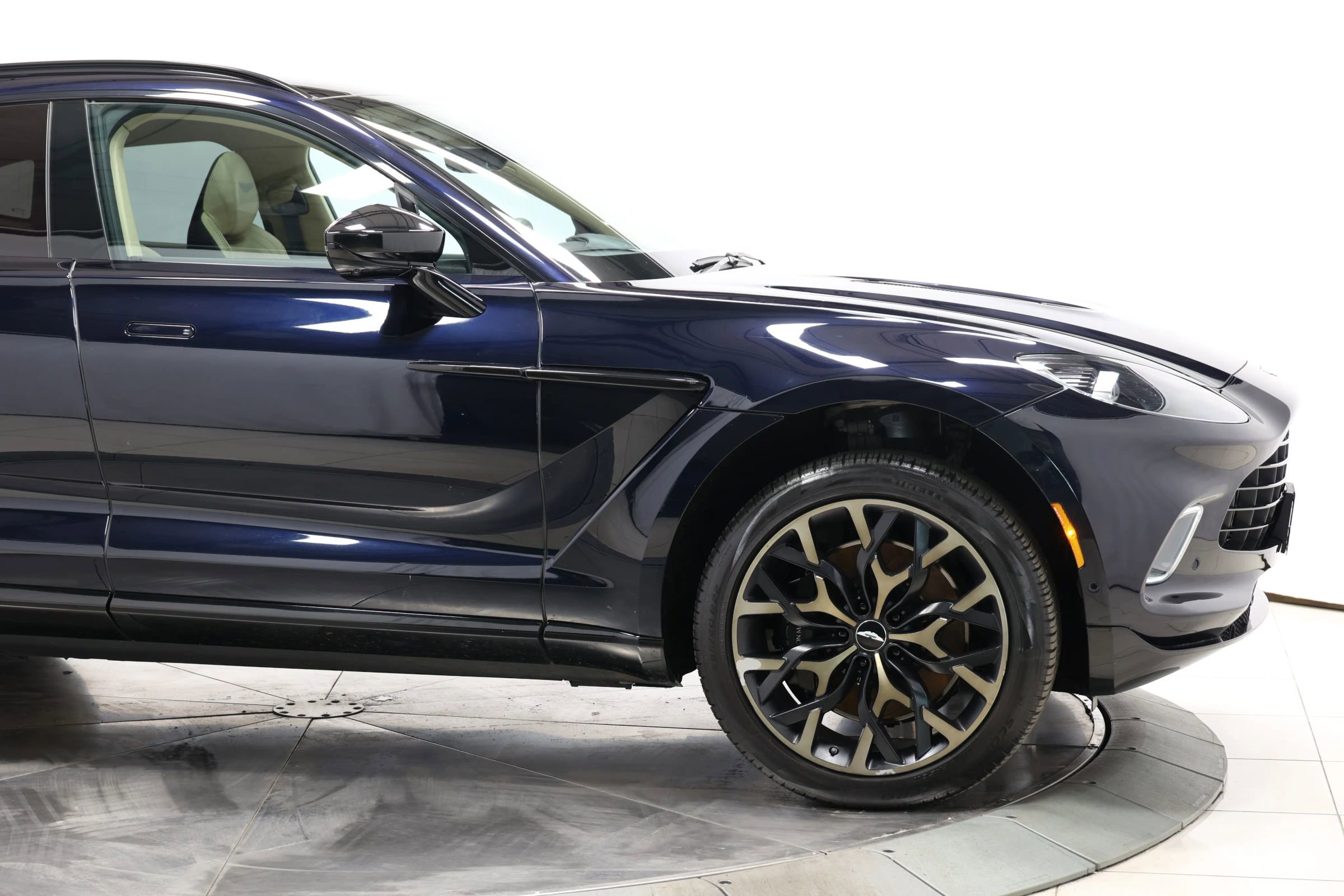 Used 2021 Aston Martin DBX image 74
