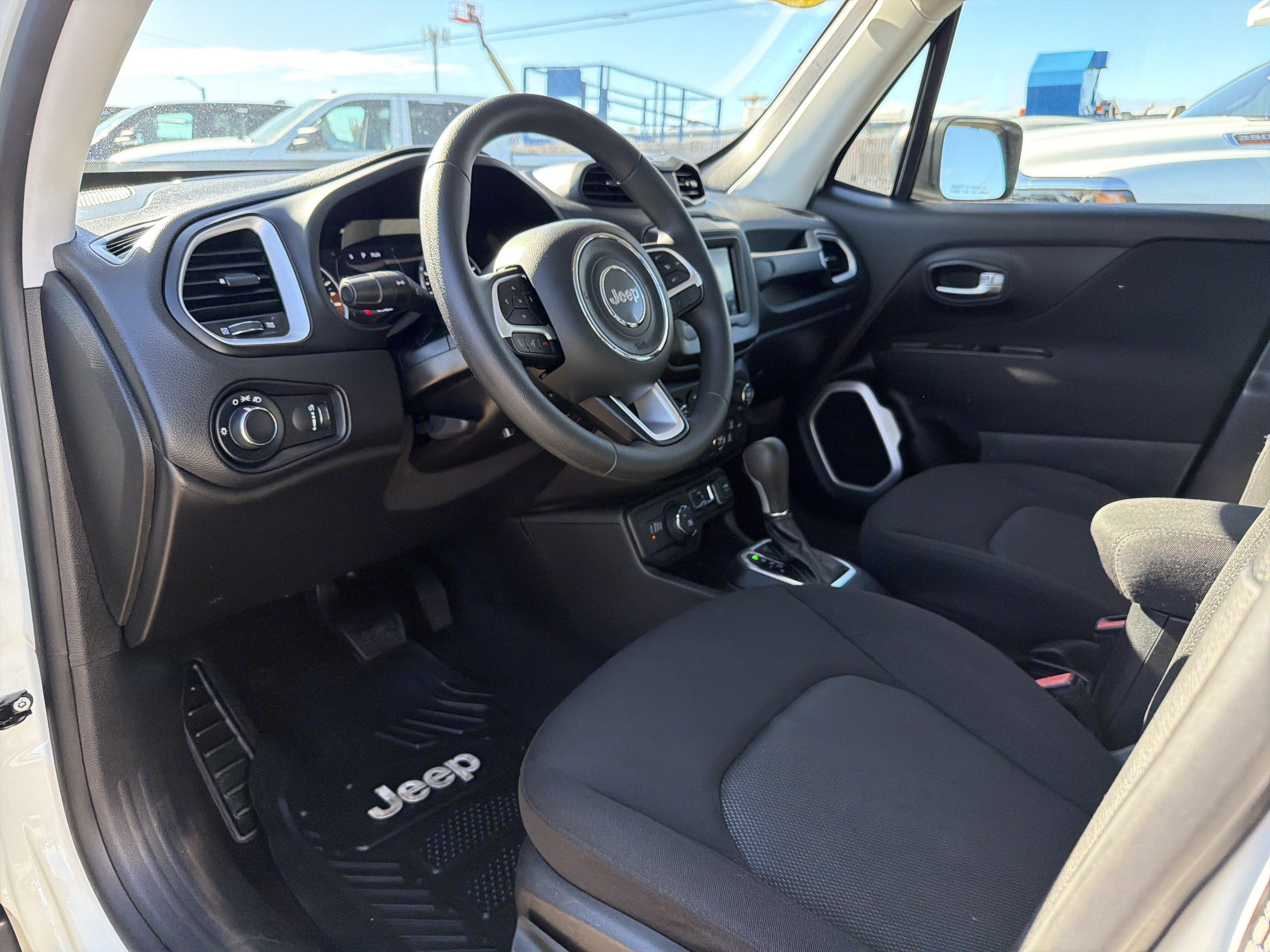 Used 2019 Jeep Renegade Sport w/ UConnect 7.0 Group AWD/4WD image 9
