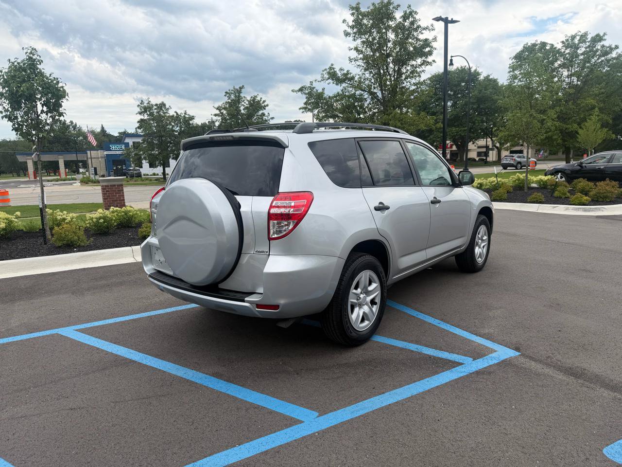 Used 2012 Toyota RAV4 4WD w/ Value Pkg image 4