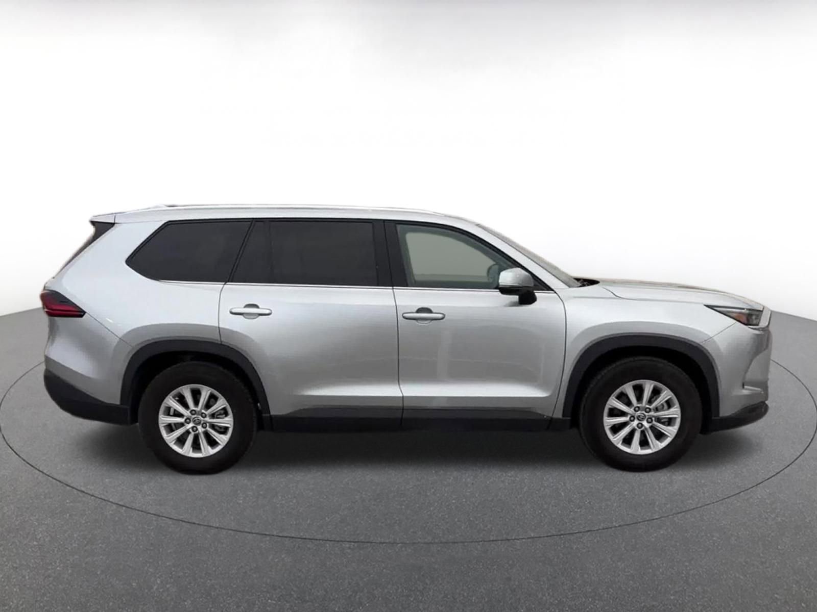 Used 2025 Toyota Grand Highlander FWD image 16