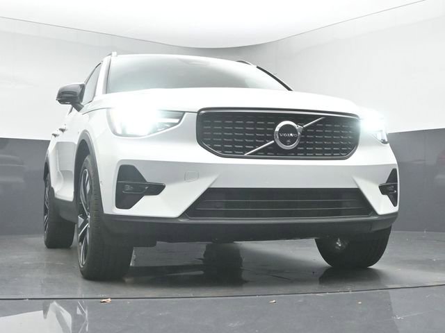 Used 2024 Volvo XC40 B5 Plus image 36