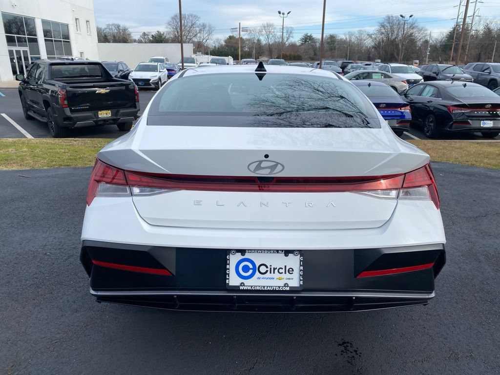 New 2025 Hyundai Elantra SEL FWD image 5