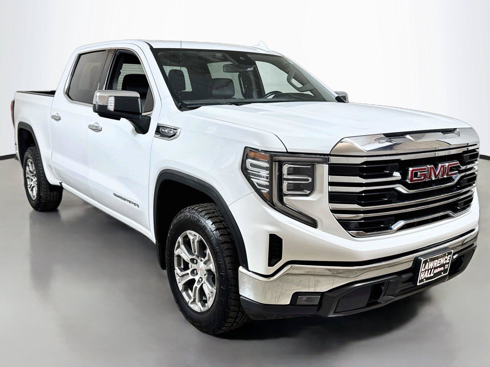 Certified 2025 GMC Sierra 1500 SLT RWD image 3