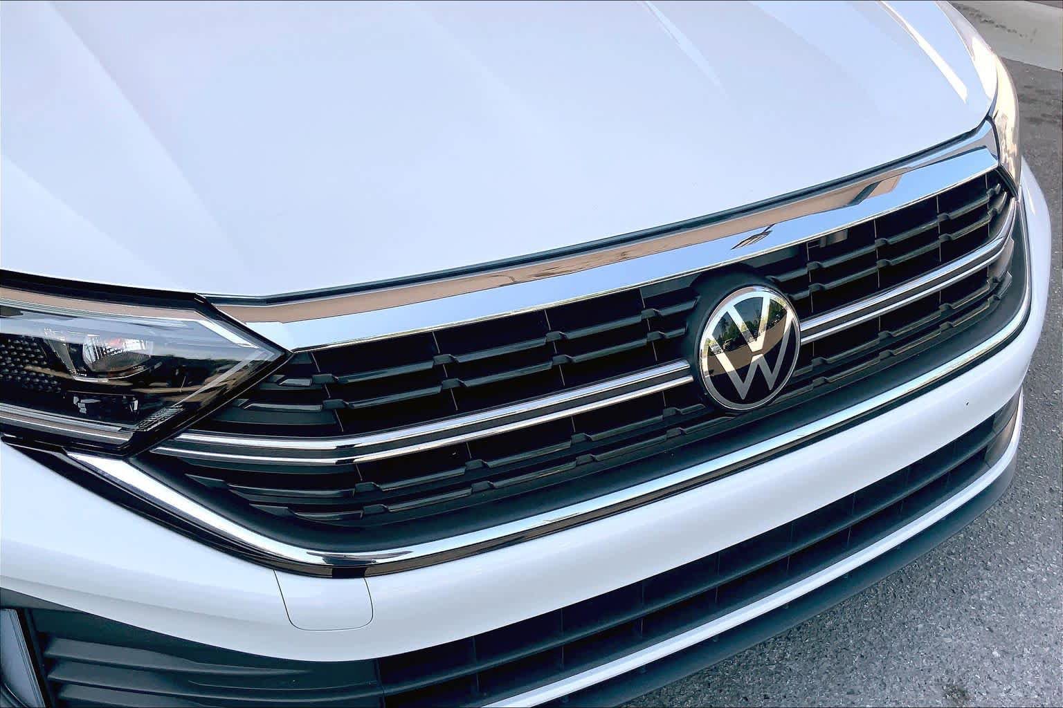 Used 2023 Volkswagen Jetta SEL FWD image 32