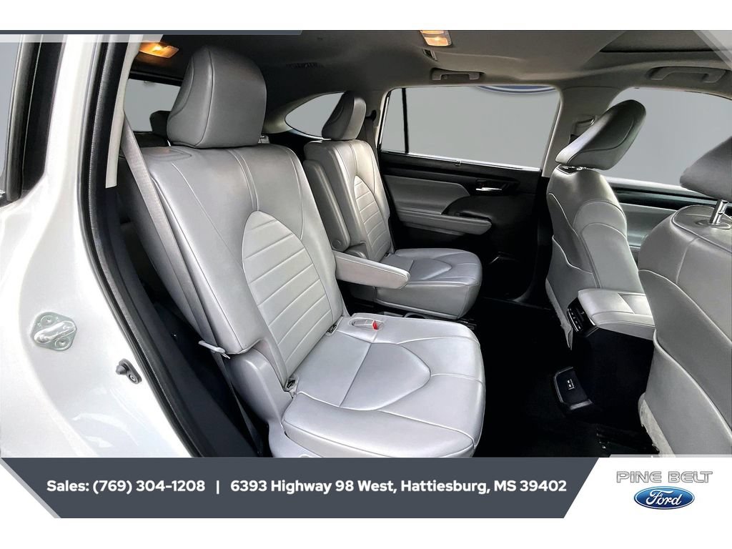 Used 2023 Toyota Highlander XLE FWD image 21