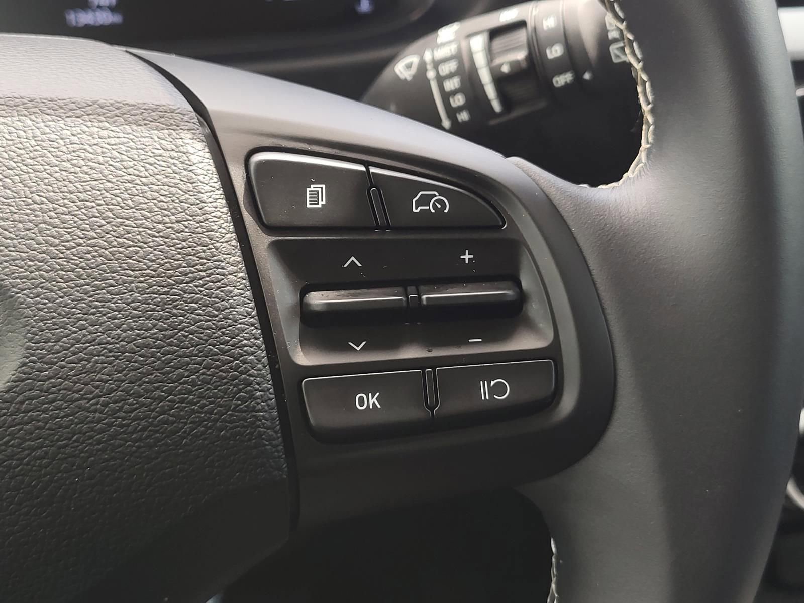 Certified 2024 Hyundai Venue Limited FWD image 27