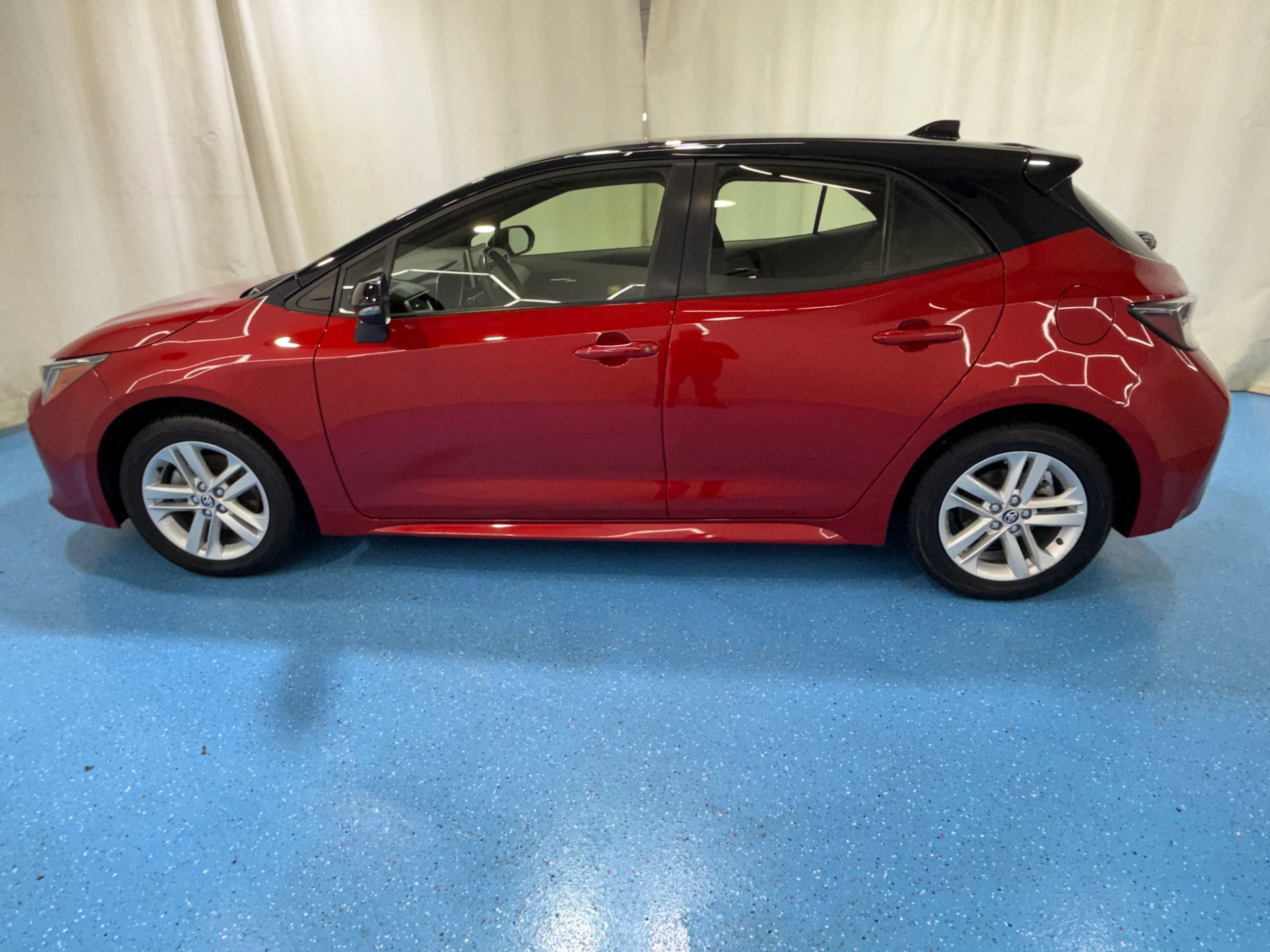 Used 2021 Toyota Corolla SE FWD image 3