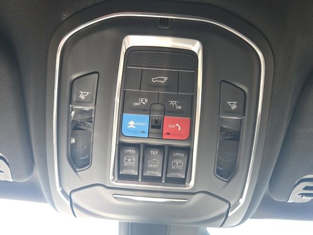 Used 2022 Jeep Wagoneer Series III w/ Premium Group I AWD/4WD image 34