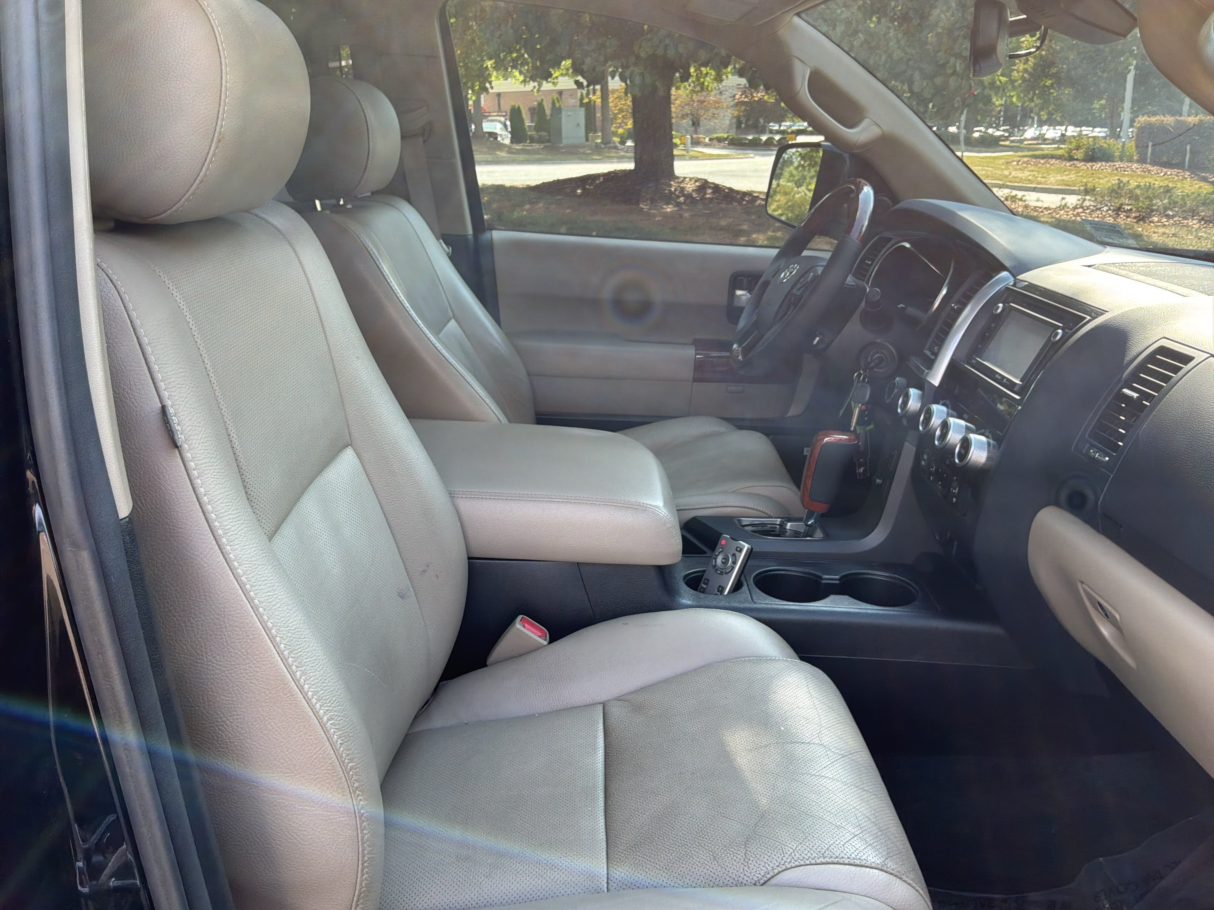 Used 2018 Toyota Sequoia Platinum AWD/4WD image 34