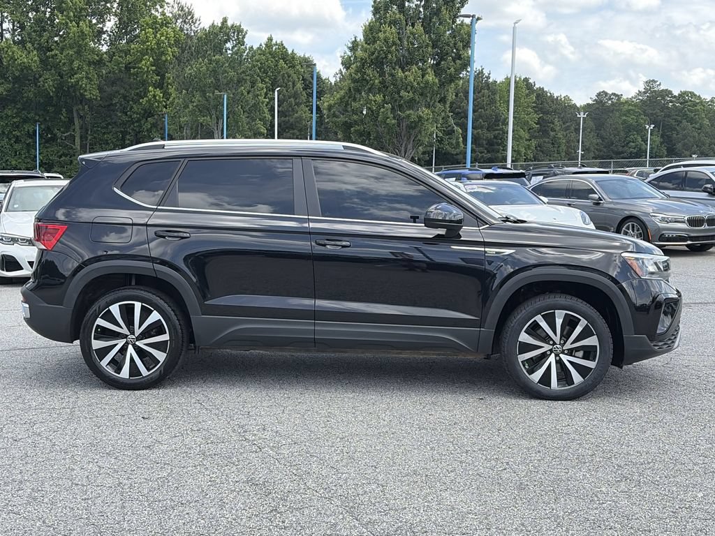 Used 2024 Volkswagen Taos SE w/ MDO Package FWD image 6