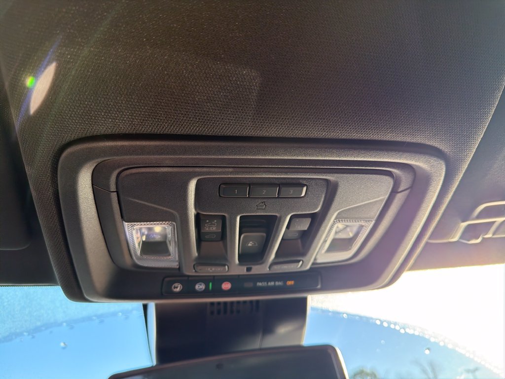 Used 2025 Chevrolet Silverado 1500 High Country w/ High Country Premium Package AWD/4WD image 29
