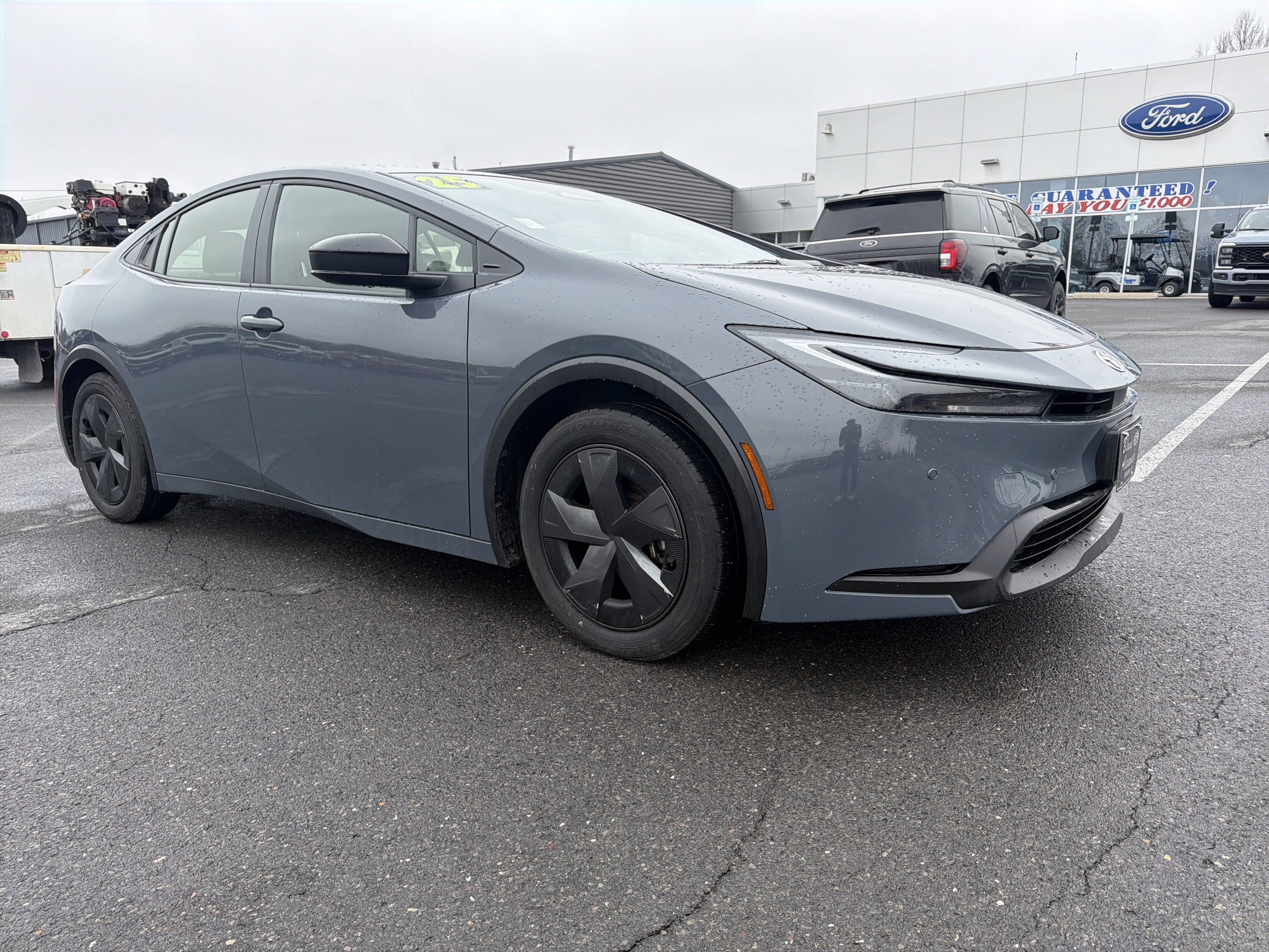 Used 2025 Toyota Prius LE image 1